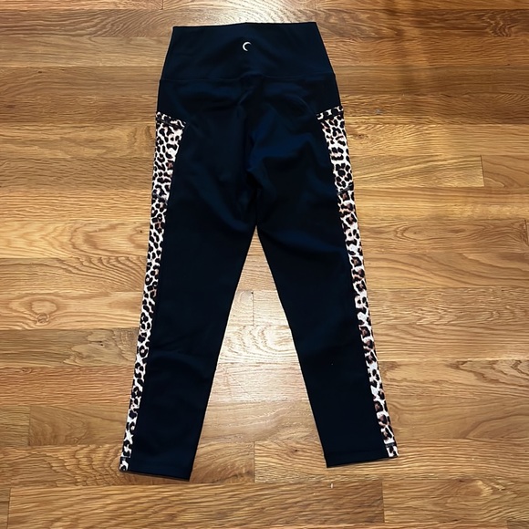 ZYIA LEOPARD POCKET BRILLIANT HI-RISE CAPRI 20" New - Picture 4 of 8